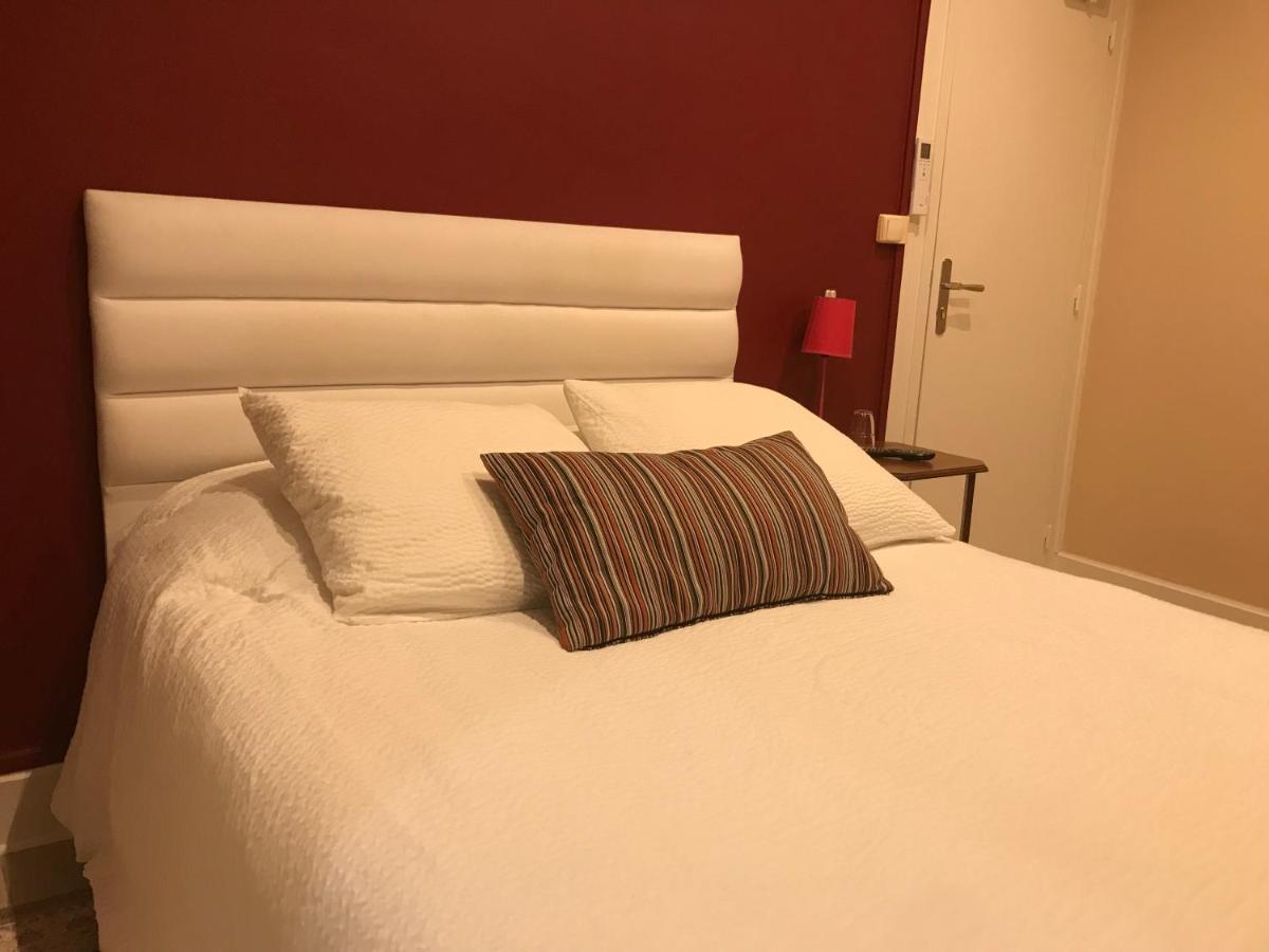 Logis Le Cheval Blanc Hotell Saint-Just  Eksteriør bilde