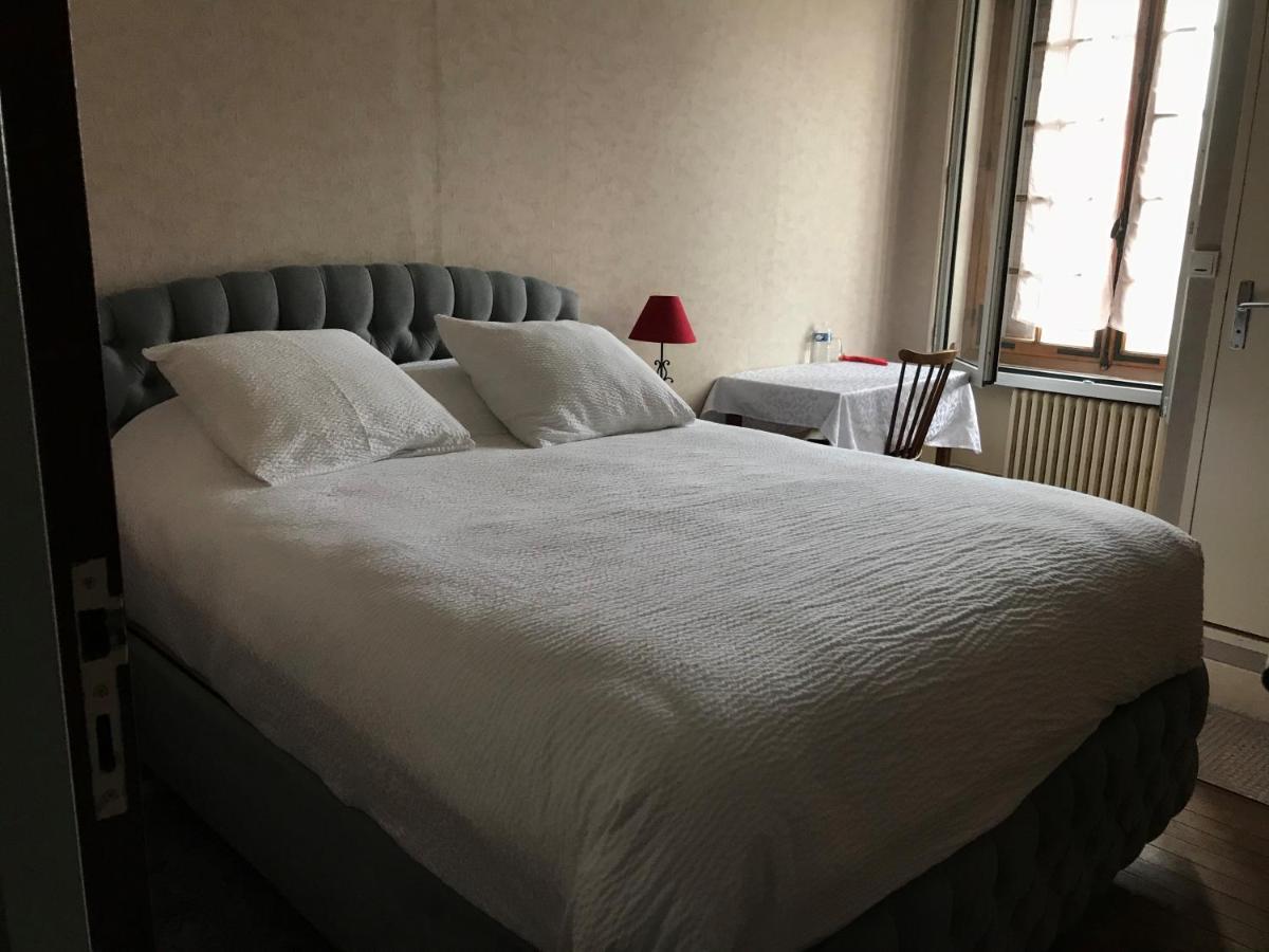 Logis Le Cheval Blanc Hotell Saint-Just  Eksteriør bilde